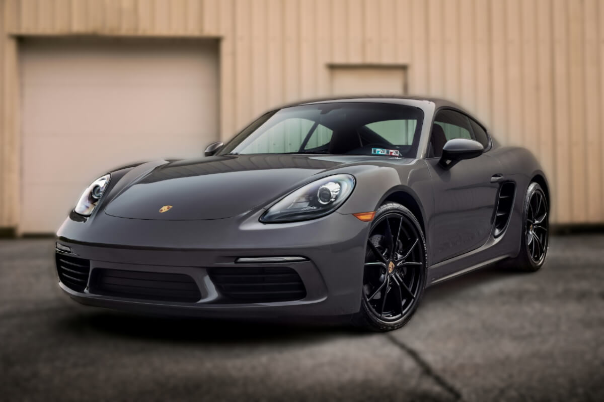 Apply a blur effect to a black luxury car with fotors photo blur editor