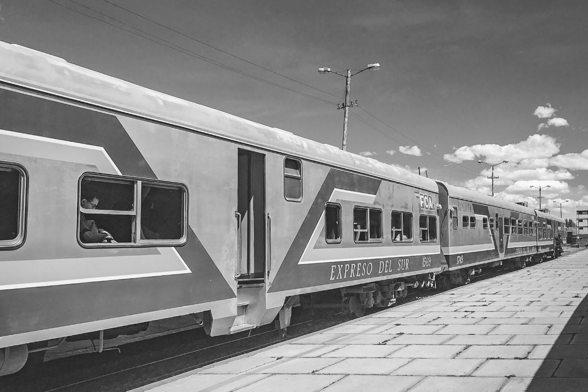 Coloriser une image noir et blanc dun train gratuitement avec l IA