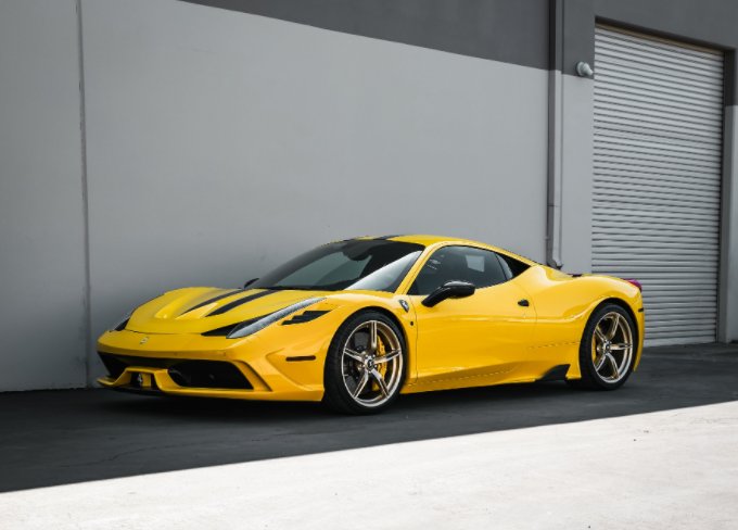 Photographie d'une voiture Lamborghini jaune